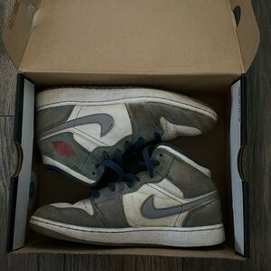 Air Jordan 1 size 4y